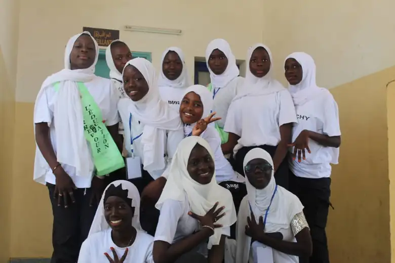 Groupe d'élèves filles du CDE à Keur Massar